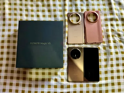 HONOR Magic V5 (foldable) with original box and two cases