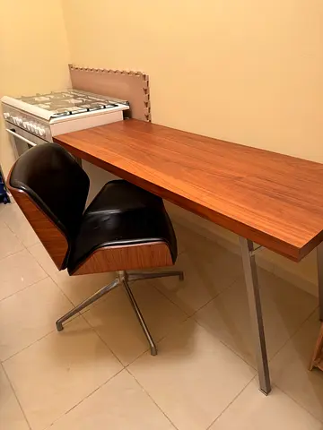 Beautiful quality Wood veneer desk with leather and wood chair