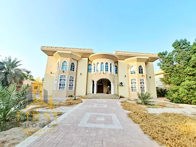 Spacious .VERY BIG 5 bhk villa just 260k two majlis ladies and gents majlis diffrent balcony two ma