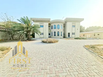 Spacious .VERY BIG 5 bhk villa just 260k two majlis ladies and gents majlis diffrent balcony two main entrance near dubai