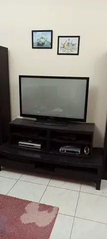 Moving Sale - Free 2 pcs Stand with Samsung 48 Inch LED LCD in perfect working condition
