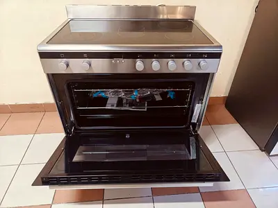 Siemens Latest model Electric Ceramic Cooker 90cm For Sale Same Like New Condition