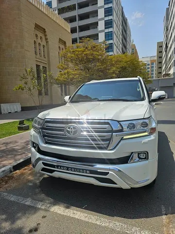 Toyota Land Cruiser GXR 2018 | GCC Specs | V8 | Clean History