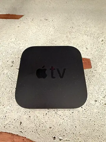 Apple TV 4K (1st Gen, A1842) 64GB + Siri Remote — HDMI + Ethernet