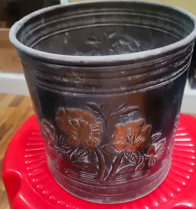 Metal decorative pot 20cm height