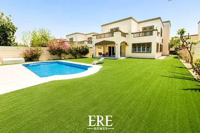 Upgraded 4BR Villa | Lake View | Private Pool