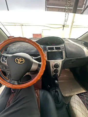 2010 Toyota YARIS 照片 1