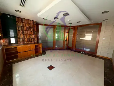 Commercial office for rent in Al Majaz 1 Sharjah Corniche 2,600 sq ft, 9 rooms meeting room kitchens bathrooms parquet flooring fully fitted