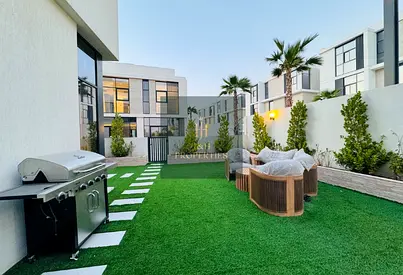 Premium Beachside Furnished Corner Unit | 3 BR