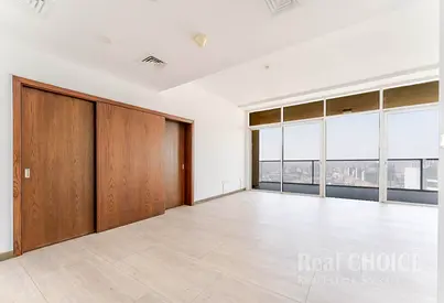 High Floor|Closed Kitchen |Well Maintained| Vacant