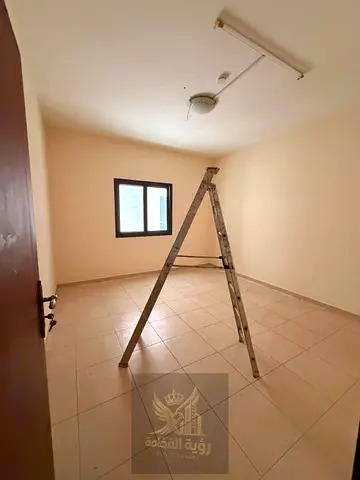 شقه للإيجار السنوي القليعه غرفتين وصاله 2 حمام بلكونه موقع مميز جميع الخدمات