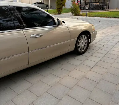 صورة 3 لـ 2010 Lincoln TOWN CAR