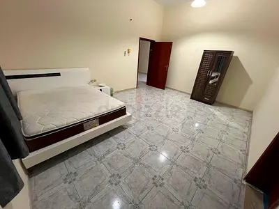 Spacious private room available for rent in villa !