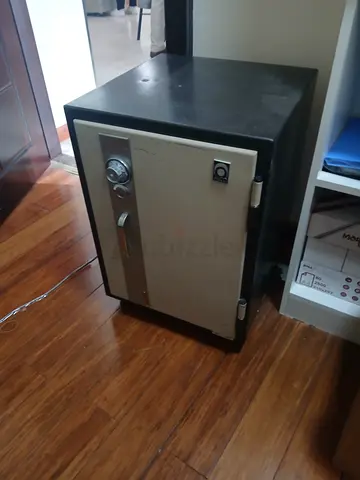 3 Safe locker ( all locked) open it and keep what's inside