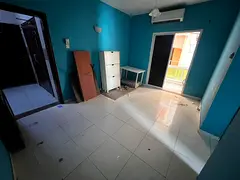 One bedroom and living room, central air conditioning, family building, maintenance by the owner, ea