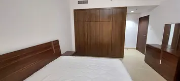 غرفة ماستر منفصلة مع بلكونة للإيجار