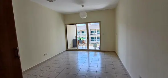 MID FLOOR | CHILLER FREE | UNFURNISHED