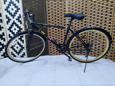 Black bike in good condition. دراجة هوائية باللون الأسود بحالة جيدة.