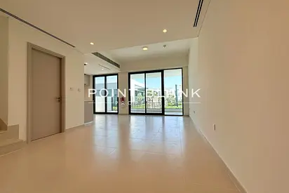 3BR House | Corner End | Backing Pool | Single Row