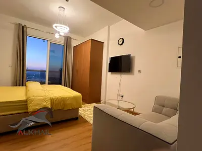 Full Lake View Studio | Vacant and Furnished | High Floor | Upgraded