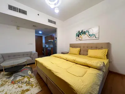 High Floor | Upgraded | 100% Lake View | Furnished | Vacant