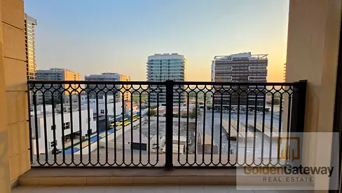 استوديو المدينة الرياضية | البرج الإسباني | الوصول إلى الشرفة والمسبح