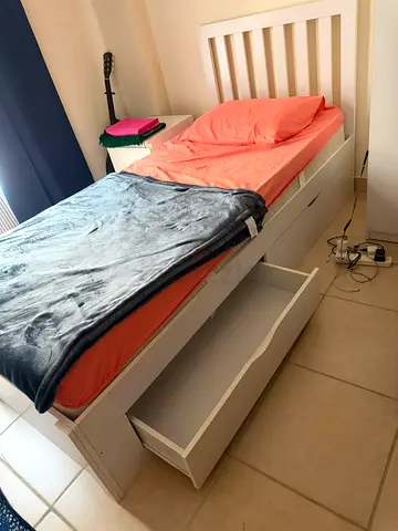 Single bed 90 x 190 + mattress + 2 computer tables