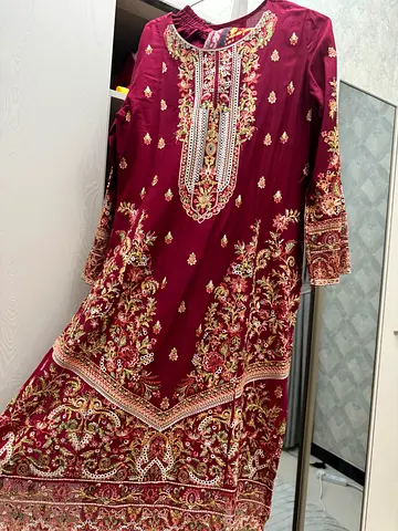 Pakistani embroidery clothes