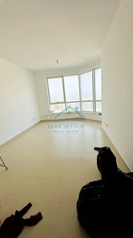 EXCELLENT 1 Bedroom Hall Apartment