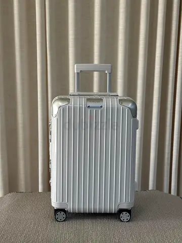 RIMOWA Hybrid Cabin