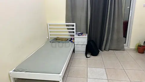 LOOKING FOR MALE EXECUTIVE TO SHARE MY 1 BHK APARTMENT : ONLY 2 PERSONS IN APARTMENT
