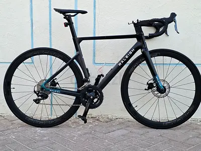 Raleigh carbon road bike 54 size