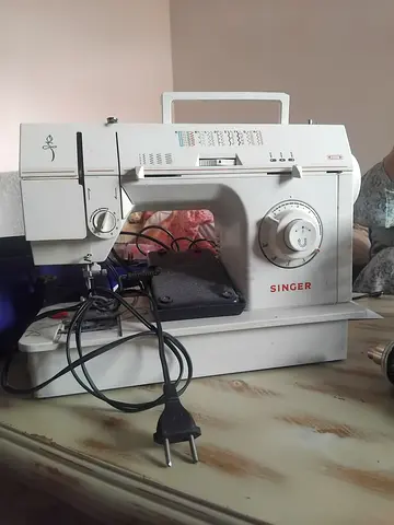 Singer Portable Electric Sewing Machine - Good Working Condition,