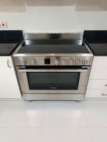 Bosch electric cooker 90 by 60 cm latest model like new condition perfect working