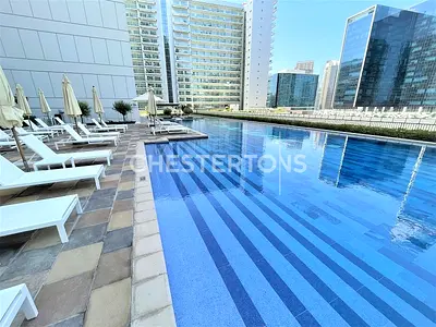 Contemporary High-Floor | Stunning Canal Views