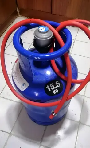 Brand New Regulator hose with Gas cylinder Small Empty