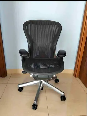 Herman miller Aeron size B fully loaded