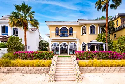 Mediterranean Atrium | Iconic Views | Well Kept