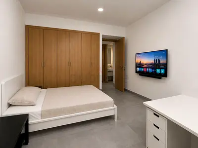 Near metro Room with attached washroom available