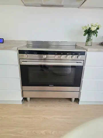 Siemens iQ700 electric cooker 90 by 60 cm latest model like new condition perfect working
