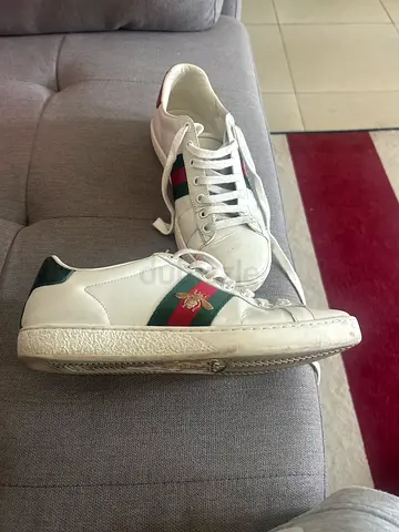 White designer-genuine Gucci leather sneakers with green-red stripe and bee detail - used