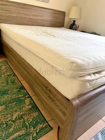 Modern Wooden Queen Bed in Excellent Condition