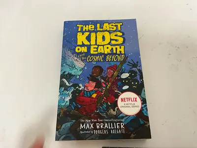 The Last Kids on Earth and the Cosmic Beyond by Max Brallier (paperback)