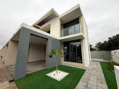 4-BR Townhouse | Private Garden | Vibrant Community