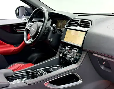 2017 Jaguar F-PACE — фото 7