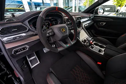 صورة 9 لـ 2024 Lamborghini URUS