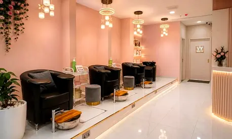 Women's beauty salon in Karama/Za'abeel