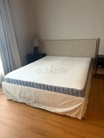 Queen size bed with mattress