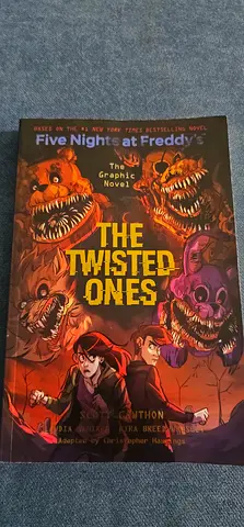 Five Nights at Freddy's: The Twisted Ones (Graphic Novel) - Like New