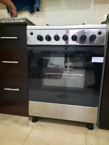 freestanding gas oven and cooker in working condition